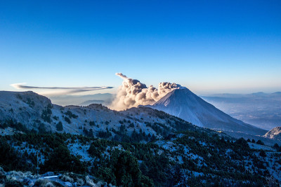 早上是火山喷气口