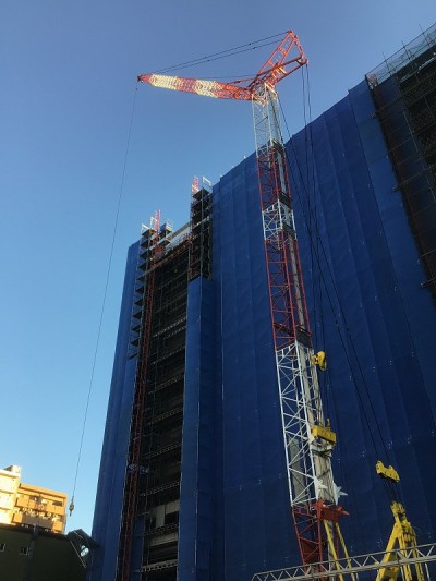 建筑工地及起重机