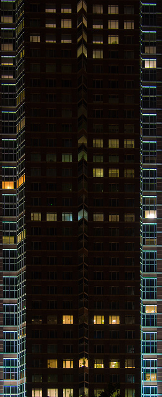 城市灯光的节奏:德国法兰克福的立面，在夜晚