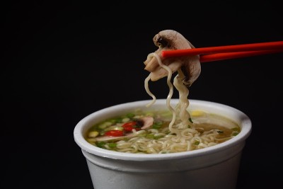 筷子用来夹美味的面条