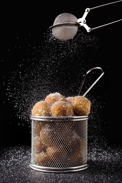 狂欢节馅饼或buñuelos de viento冬青周
