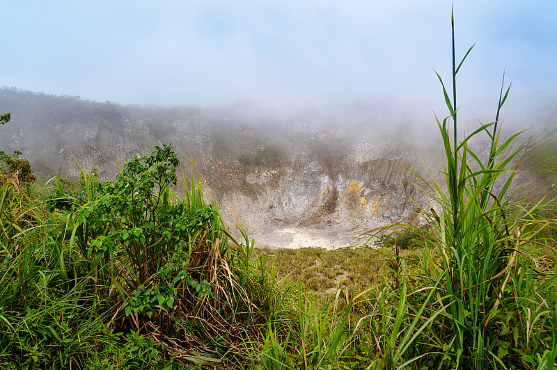 马哈乌火山火山口