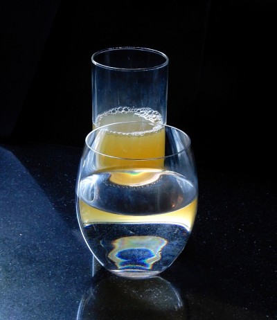 酒杯和水杯