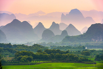 桂林，中国喀斯特山地景观。
