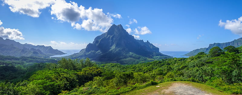 鸟瞰图Opunohu，库克湾和泻湖在莫雷阿岛