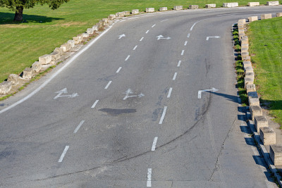三车道公路