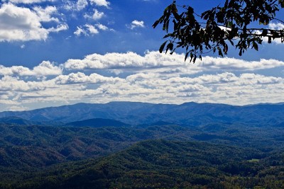 落在山麓公园路的大烟山