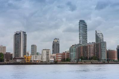 英国伦敦金丝雀码头的住宅楼。