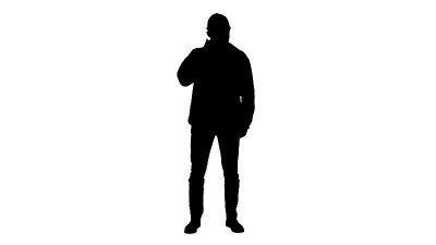 剪影青年男子手势和戴面具显示拇指向上