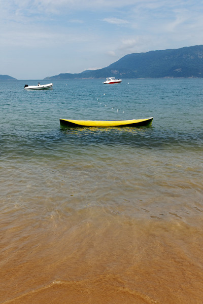 海滩景色和船只