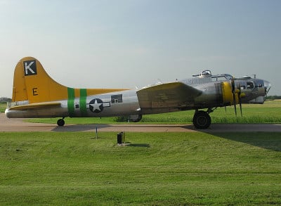 B-17G侧视图