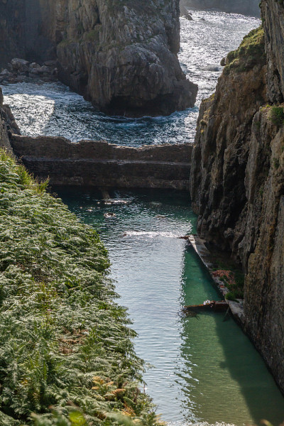 海滩和悬崖