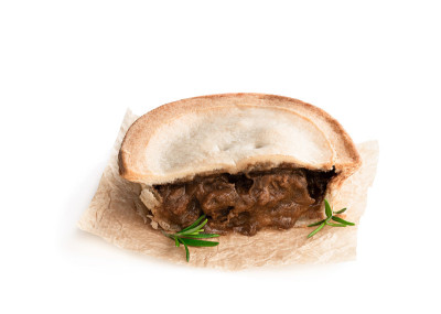 Pukka pie馅饼孤立在白色
