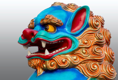 五颜六色的中国守护狮。中国帝王狮子。