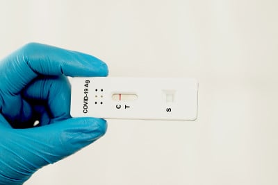 新型冠状病毒COVID-19的快速检测结果为阴性。