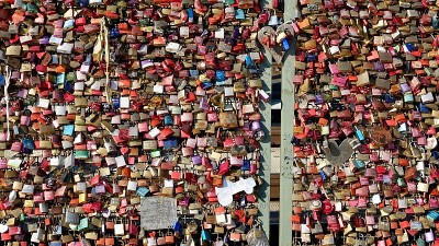 Love-locks打桥牌
