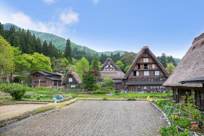 日本历史村庄-白川古的春天