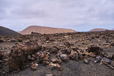 阴天的火山景观