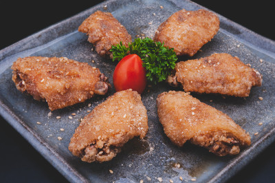 日式炸脆鸡翅。