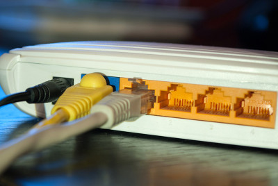 网络网线插入wifi路由器