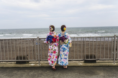 妇女在夏季和服