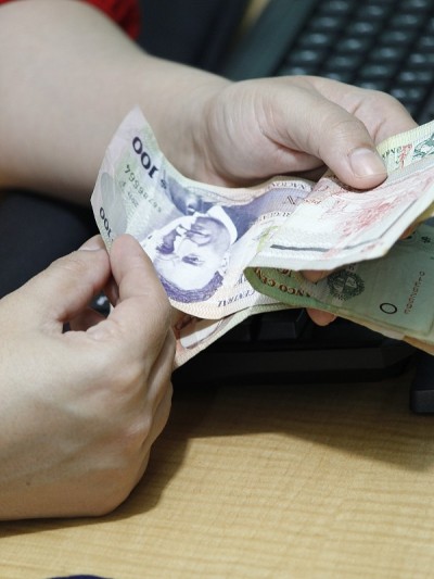 经济和金融与乌拉圭的资金