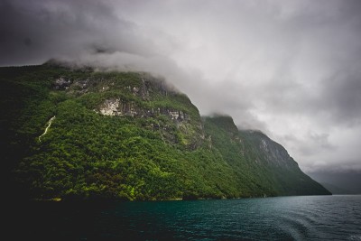 盖瑞格峡湾有雾的一天