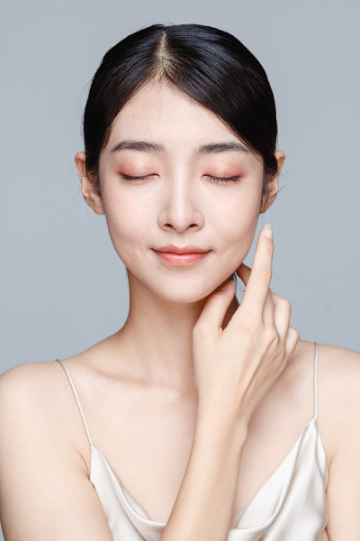 画室里的美女肖像