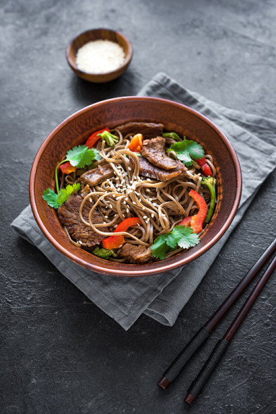炒荞麦面，牛肉