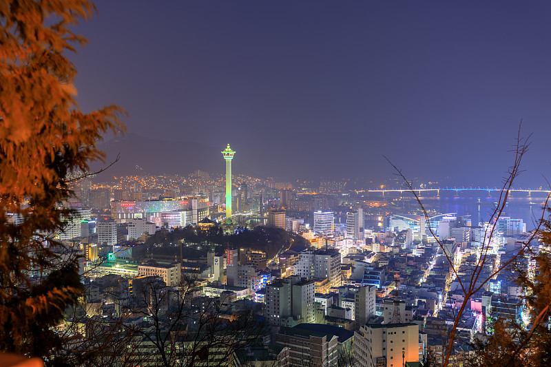 釜山城夜景和釜山塔