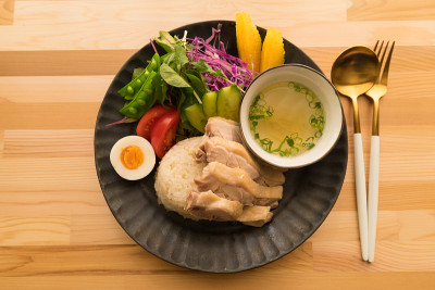 亚洲美食新加坡鸡饭。