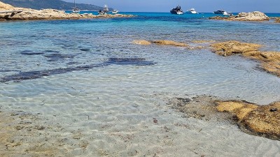 法国南部圣特罗佩附近的塔伊拉特角海滩