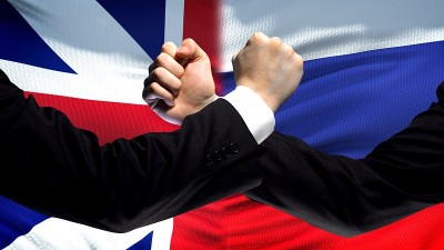 英国对俄罗斯的对抗，旗帜上的拳头，外交