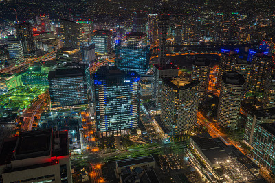 日本神奈川县横滨市市未来21区摩天大楼城市夜景