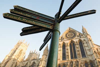 旅游标识和约克敏斯特，约克，英格兰，英国