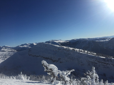 白雪覆盖的山