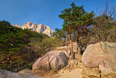 韩国雪山国家公园的蔚山巴维岩
