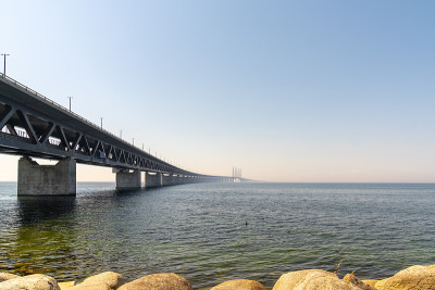 位于丹麦和瑞典之间的地标性建筑厄勒海峡大桥