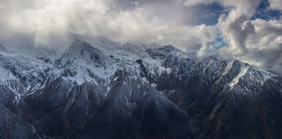 山脉全景