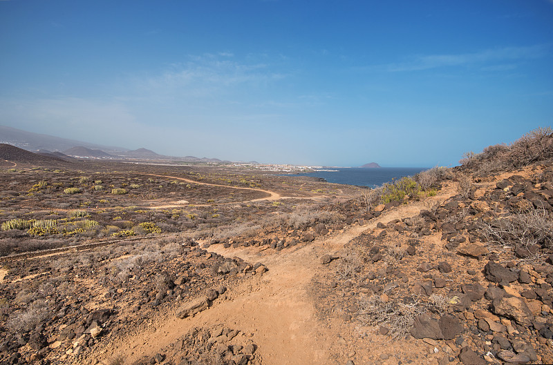 在特内里费岛南部风景优美的火山小路