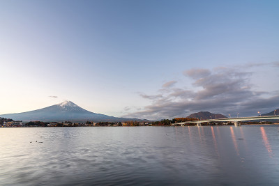 富士山鸟瞰图。日本的标志性山峰。富士山傍晚日落景观，川口町，山梨，日本。