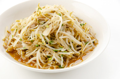 白底炒豆芽