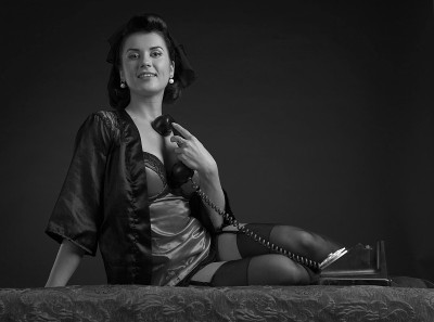 复古风格的漂亮女人。