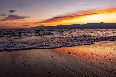 美丽的海边日落海滩