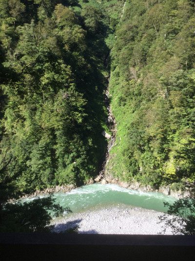 Kurobe峡谷Kurobe河沿岸的风景