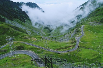 transagarasan或DN7C是罗马尼亚第二高的路面。