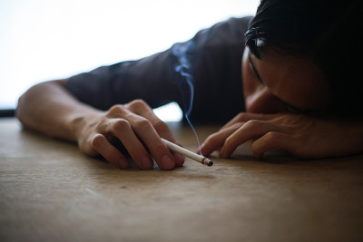 睡眠中的香烟形象