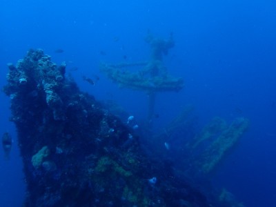 沉船从深海升起