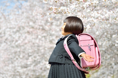 新一年生の女の子(桜)