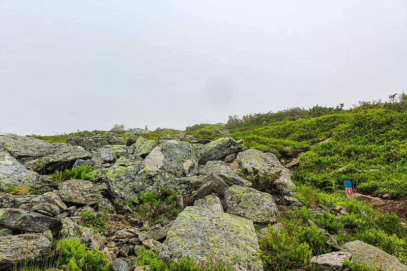 Hiking trail between rocks cliffs on Veslehødn Ves